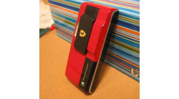 Sony Ericsson K800i Ferrari Edition